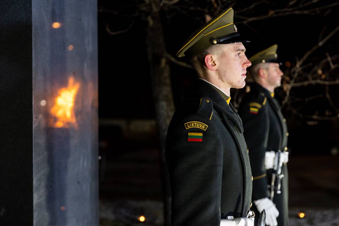 Atminimo laužų uždegimas Nepriklausomybės aikštėje