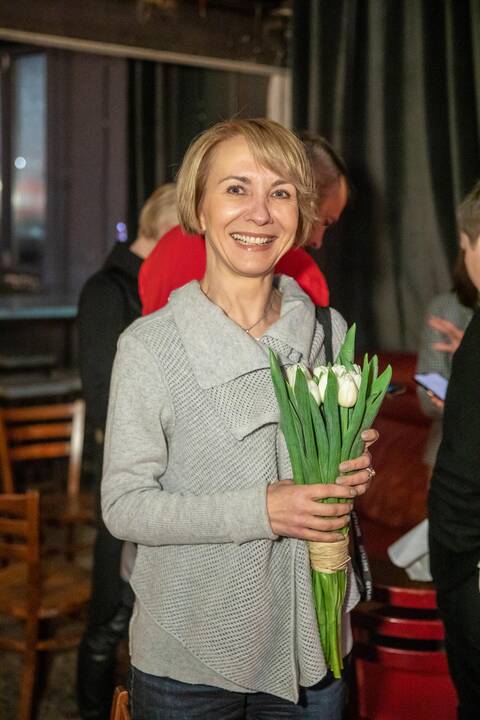 Susidomėjimas: bičiulius ir bendrakeleivius į knygos sutiktuves pakvietęs žurnalistas, keliautojas ir kelionių vadovas L. Dapkus dalydamas autografus turėjo paplušėti.