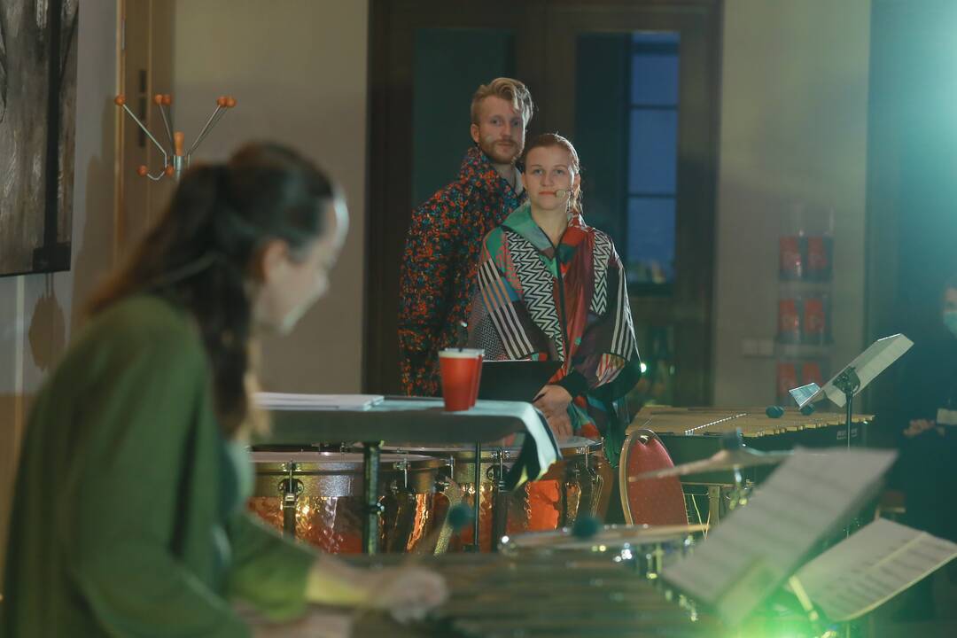 Įkvėpimas: renginyje dalyvausi aktorių trijulė neabejoja -- susipažinę su ritmu, mušamaisiais instrumentais, vaikai pajus norą muzikuoti.