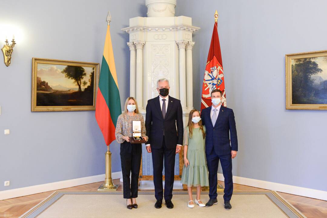 Prezidentas apdovanojo Tokijo olimpiados vicečempionę L. Asadauskaitę-Zadneprovskienę