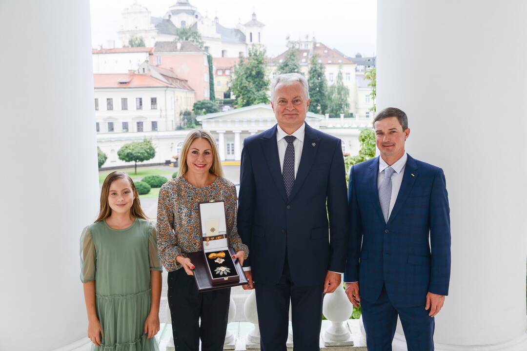 Prezidentas apdovanojo Tokijo olimpiados vicečempionę L. Asadauskaitę-Zadneprovskienę