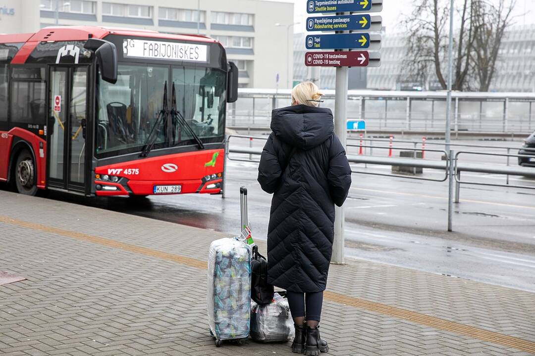 Ministras: Lietuva kol kas neturi planų stabdyti kelionių dėl omikron atmainos