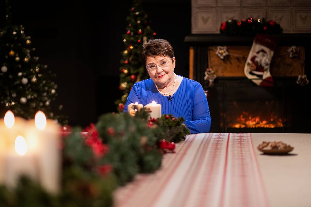 Etnomuzikologė Z. Kelmickaitė ragina advento laikotarpiu sustoti, pažiūrėti vaikams į akis, būti ir laukti stebuklingų Kalėdų kartu.