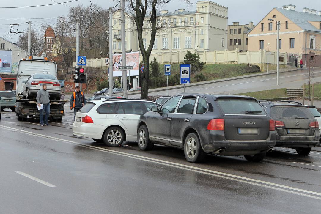 Kaune susidūrė keturi automobiliai