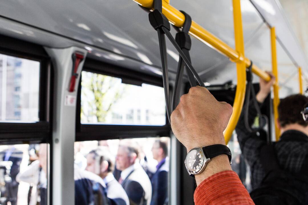 Dėl sužalojimo autobuse – kaltė lengvosios mašinos vairuotojui