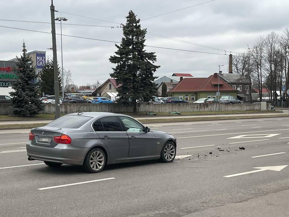 „Volvo“ ir BMW susidūrimas Savanorių prospekte