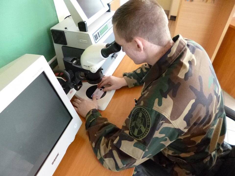Suglumino net pasieniečius: turėjo tikrą, o pateikė dokumento klastotę
