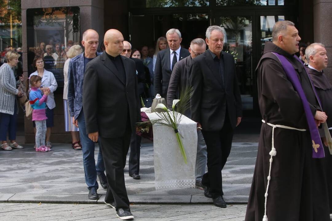 Legendinė aktorė G. Balandytė išlydėta amžinojo poilsio