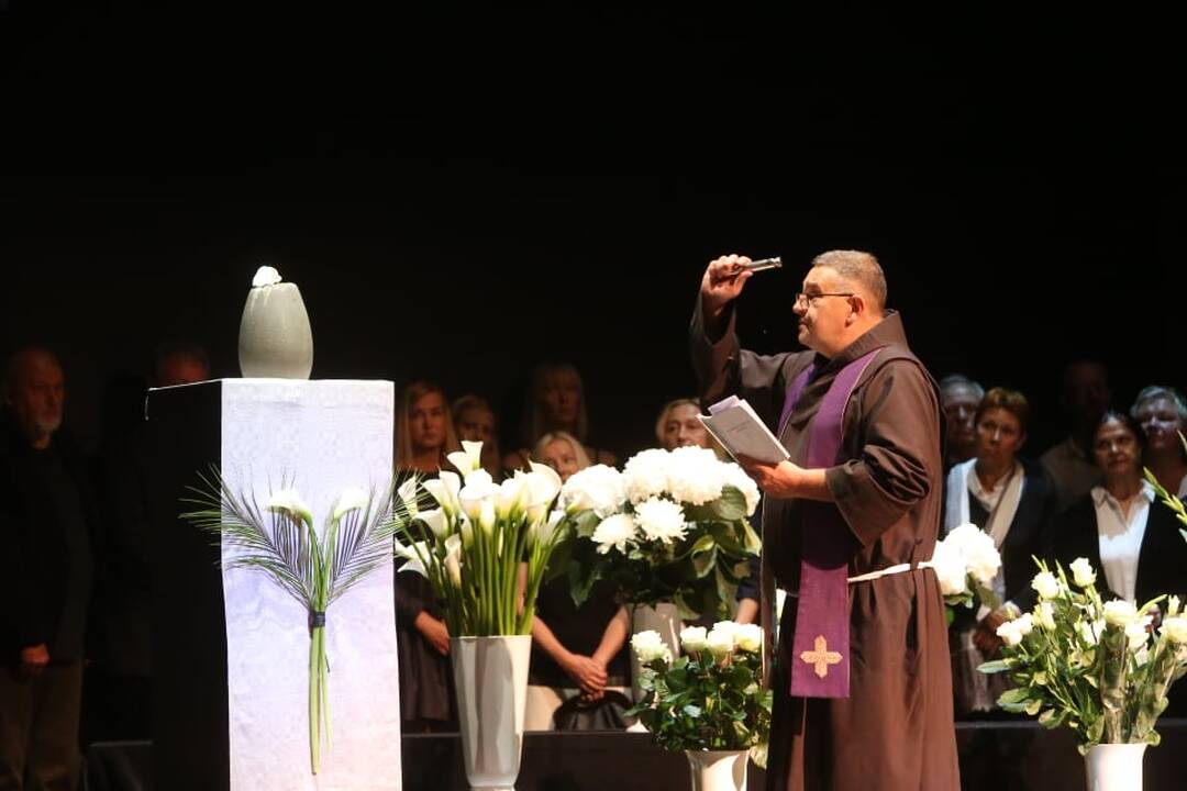 Legendinė aktorė G. Balandytė išlydėta amžinojo poilsio