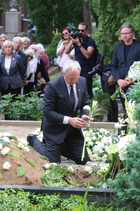Legendinė aktorė G. Balandytė išlydėta amžinojo poilsio