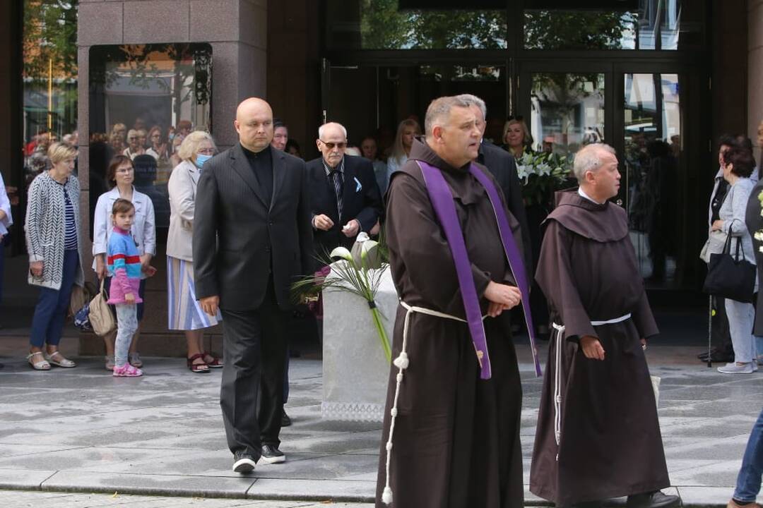 Legendinė aktorė G. Balandytė išlydėta amžinojo poilsio