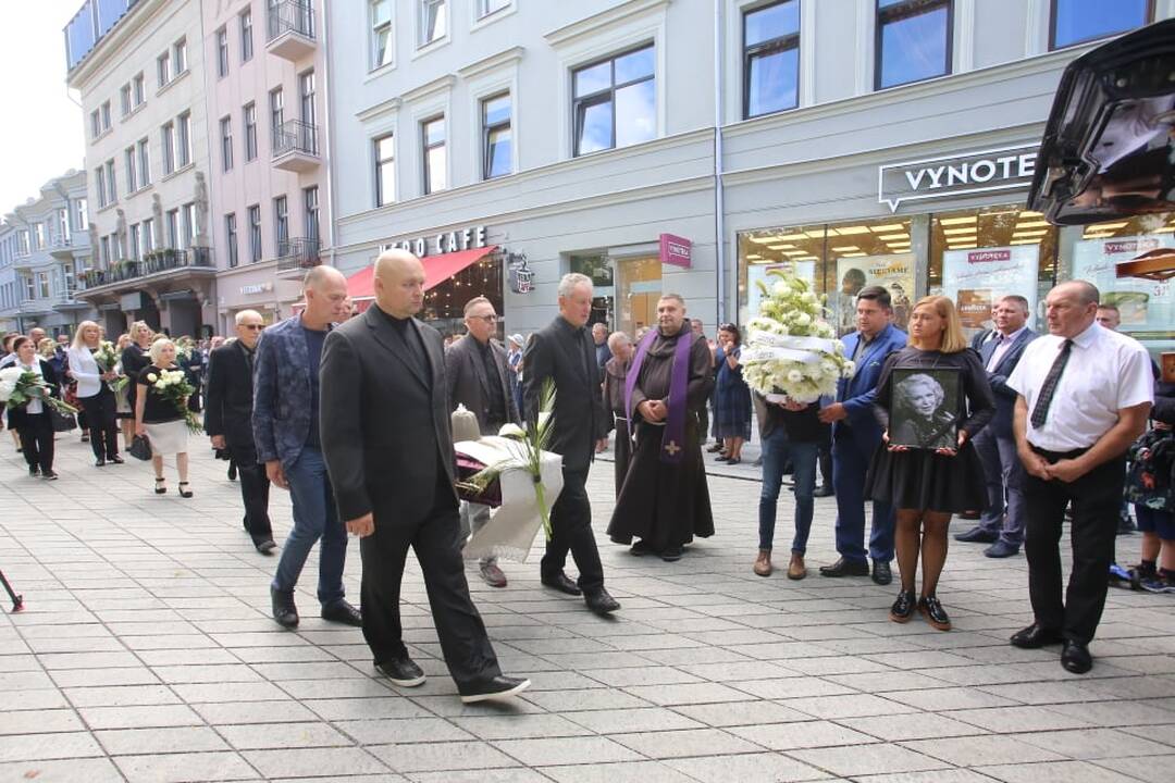 Legendinė aktorė G. Balandytė išlydėta amžinojo poilsio