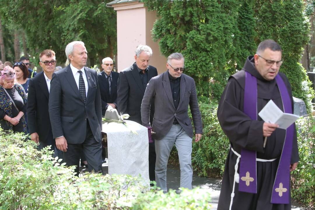 Legendinė aktorė G. Balandytė išlydėta amžinojo poilsio