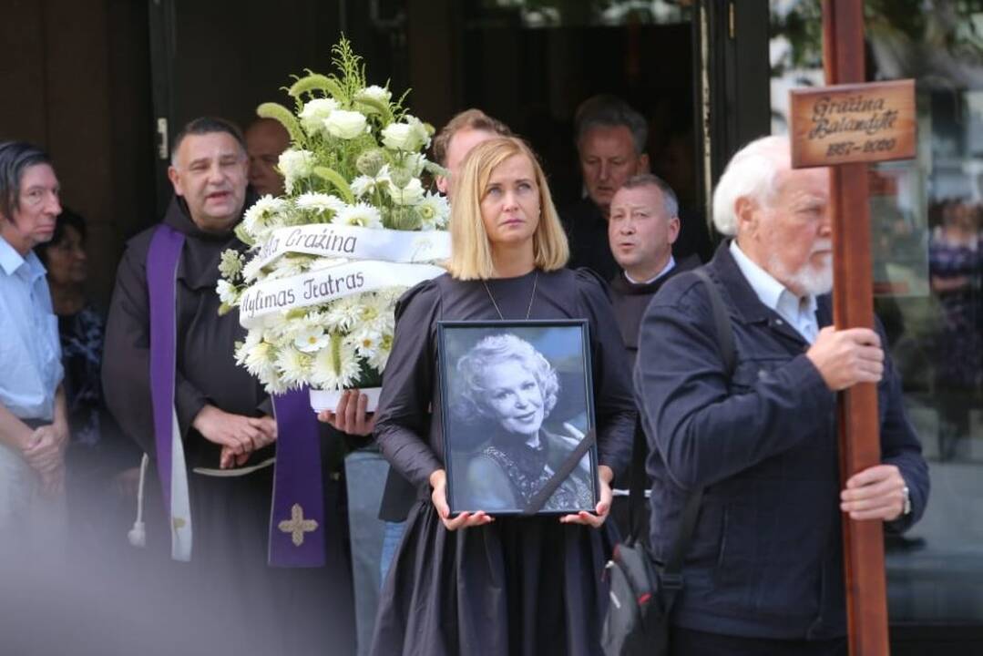 Legendinė aktorė G. Balandytė išlydėta amžinojo poilsio