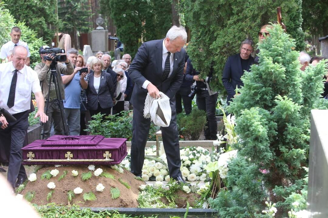 Legendinė aktorė G. Balandytė išlydėta amžinojo poilsio