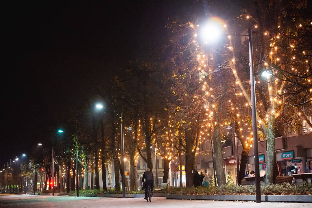Kalėdinės dekoracijos jau apraizgė Kauną