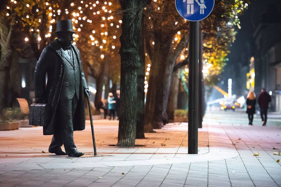 Kalėdinės dekoracijos jau apraizgė Kauną
