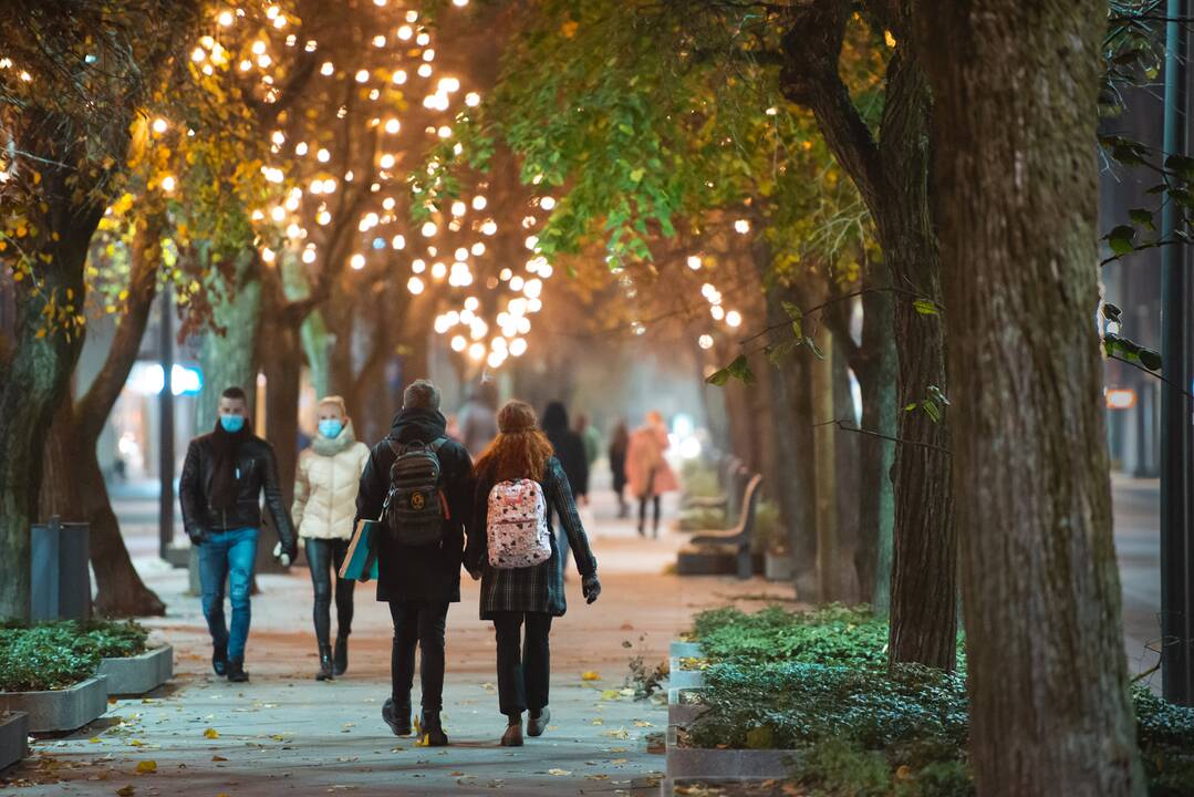 Kalėdinės dekoracijos jau apraizgė Kauną