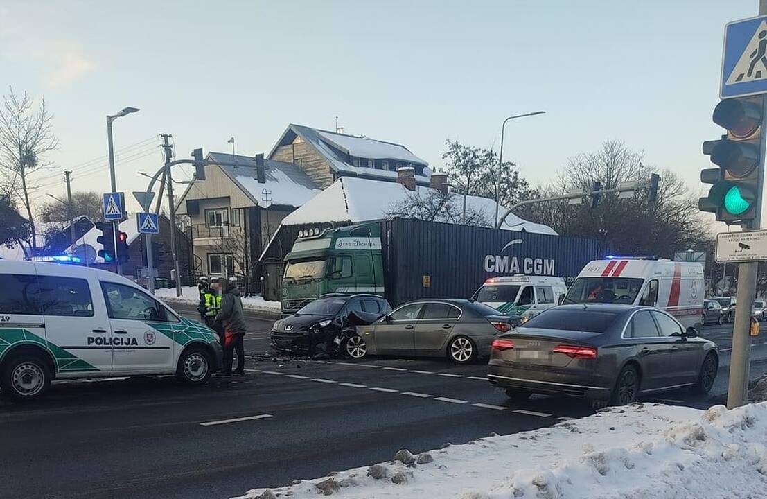 Labai ramų penktadienį Aleksote – dviejų automobilių avarija