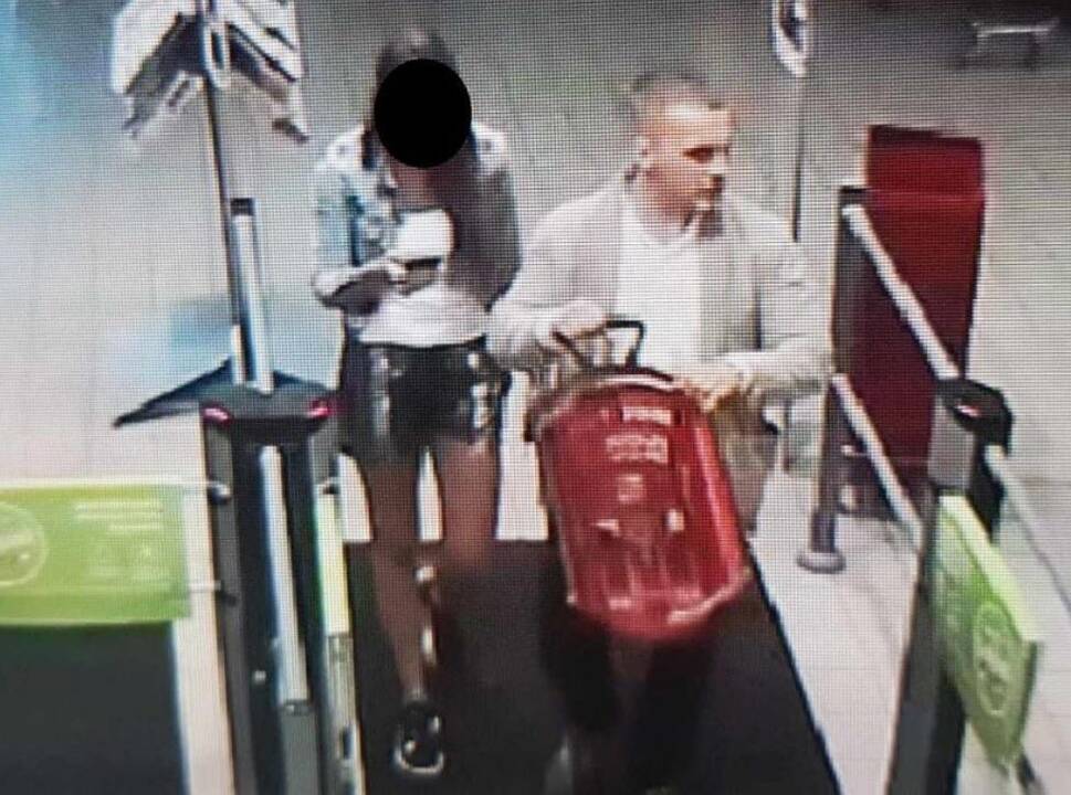 Pareigūnai aiškinasi, kas įžūliu elgesiu parduotuvėje sutrikdė pirkėjų rimtį