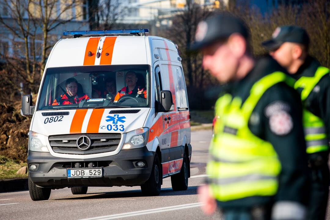 Konfliktas globos namuose: policininkui prireikė medikų pagalbos
