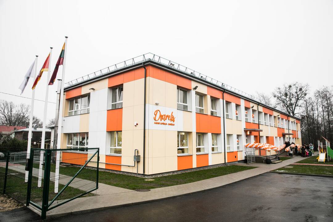 Kaune oficialiai atidarytas naujas vaikų darželis „Dvarelis“