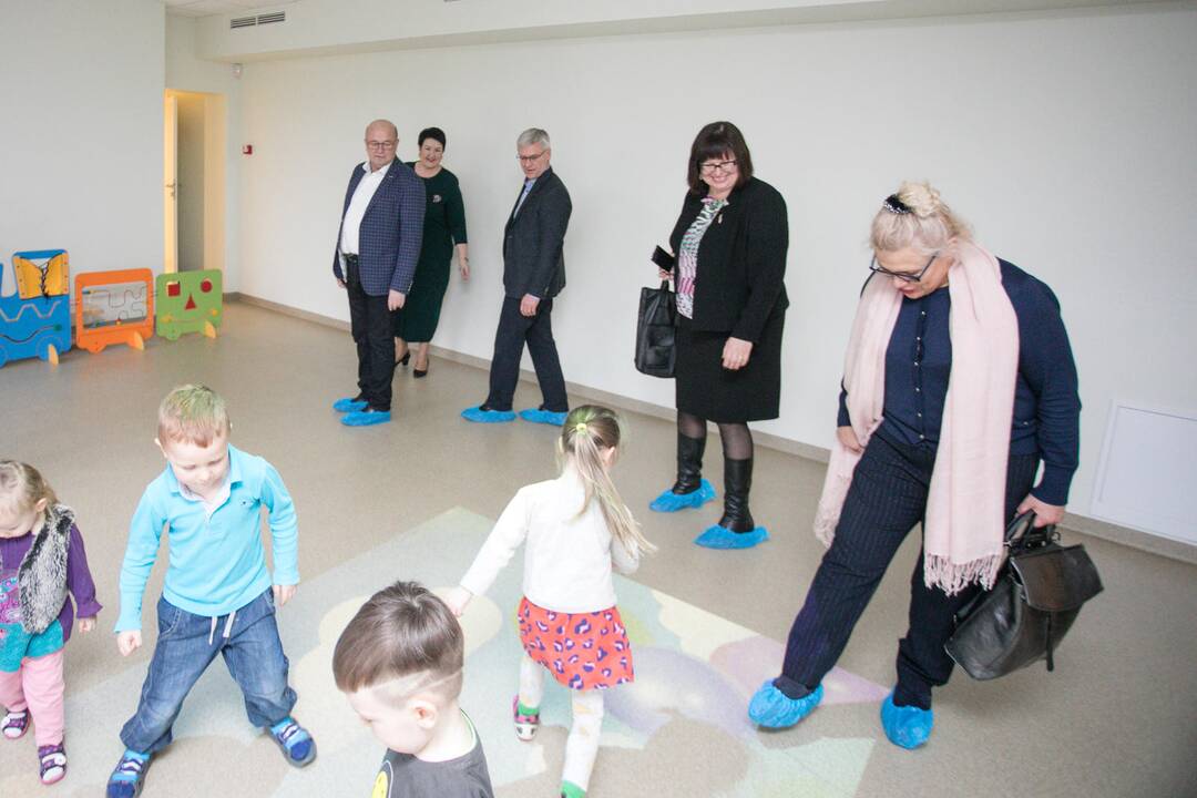 Kaune oficialiai atidarytas naujas vaikų darželis „Dvarelis“