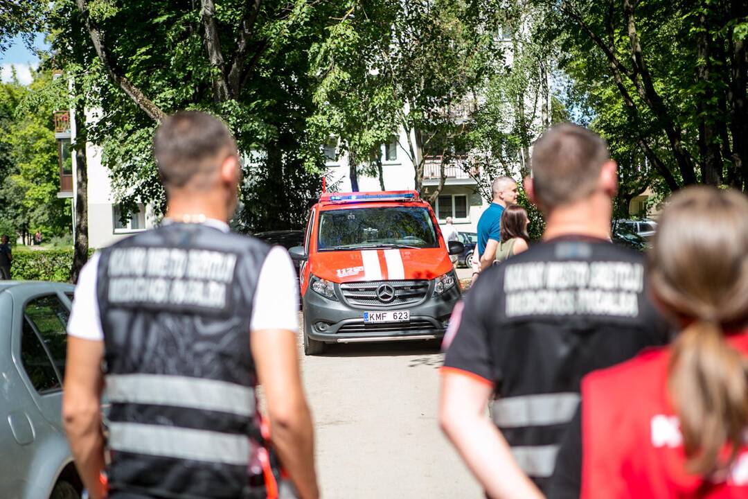 Kauno daugiabučio sienoje atsivėrė didžiulis plyšys