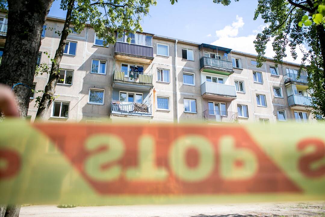 Kauno daugiabučio sienoje atsivėrė didžiulis plyšys