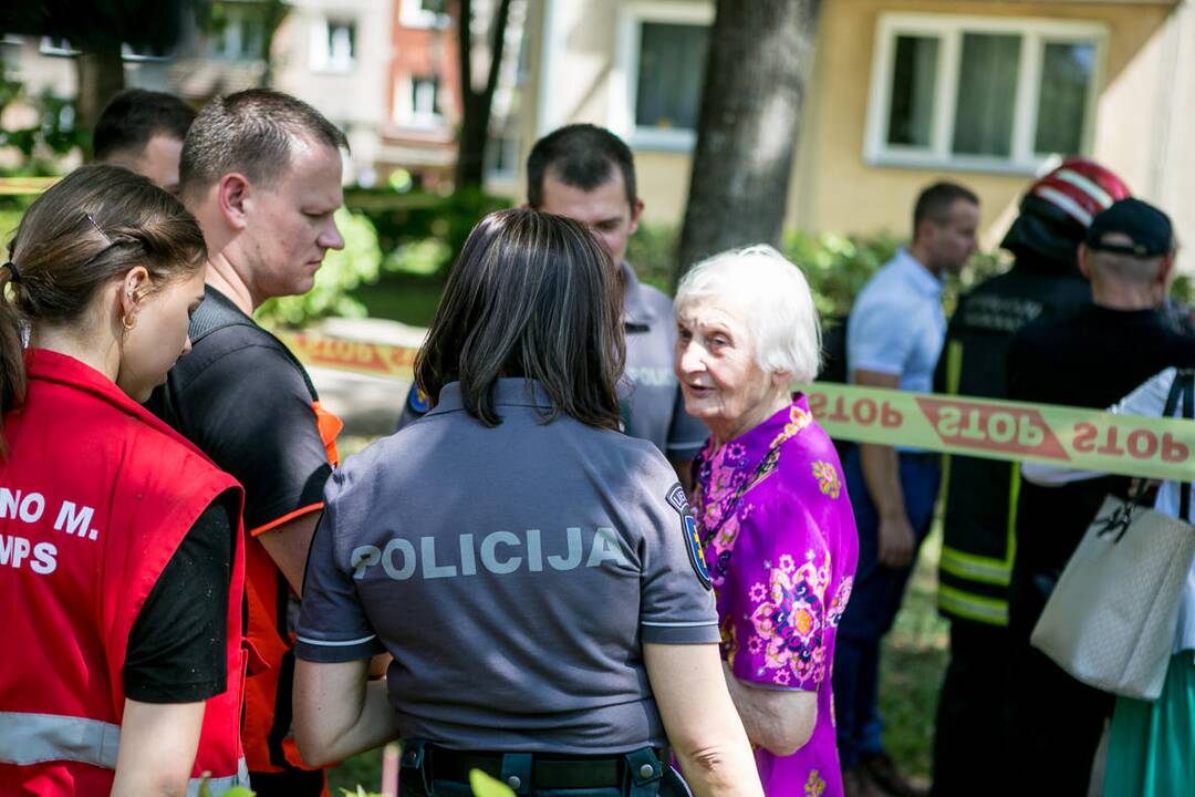 Kauno daugiabučio sienoje atsivėrė didžiulis plyšys