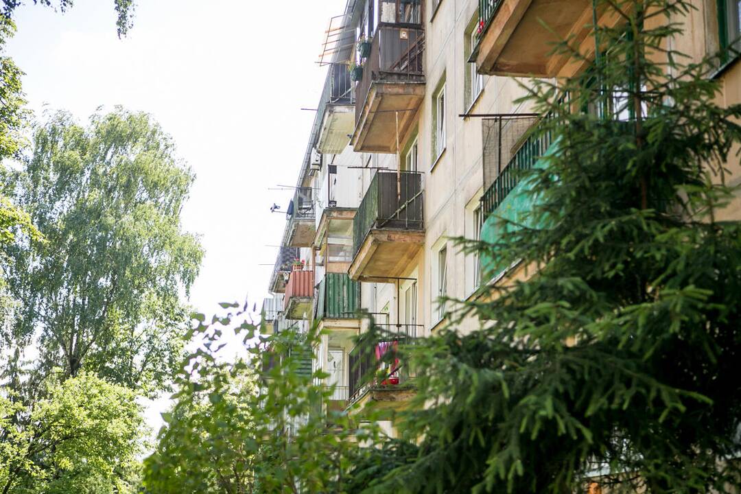 Kauno daugiabučio sienoje atsivėrė didžiulis plyšys