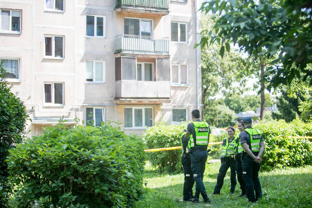 Kauno daugiabučio sienoje atsivėrė didžiulis plyšys