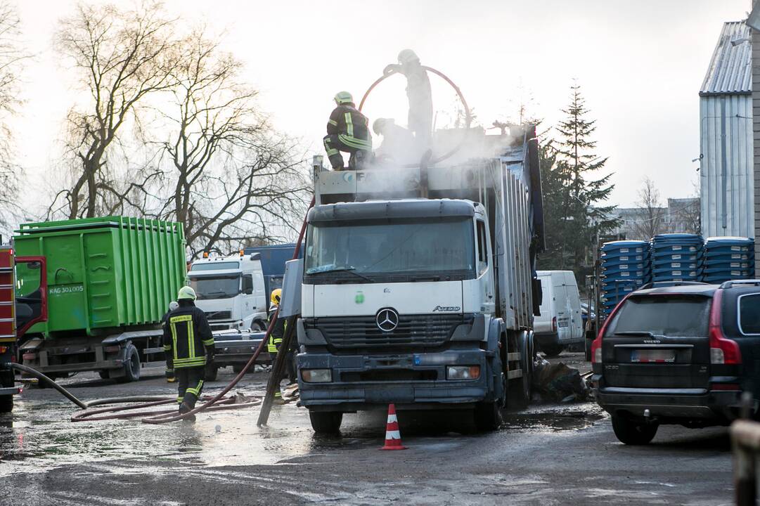Gaisras bendrovės „Ekonovus“ teritorijoje 