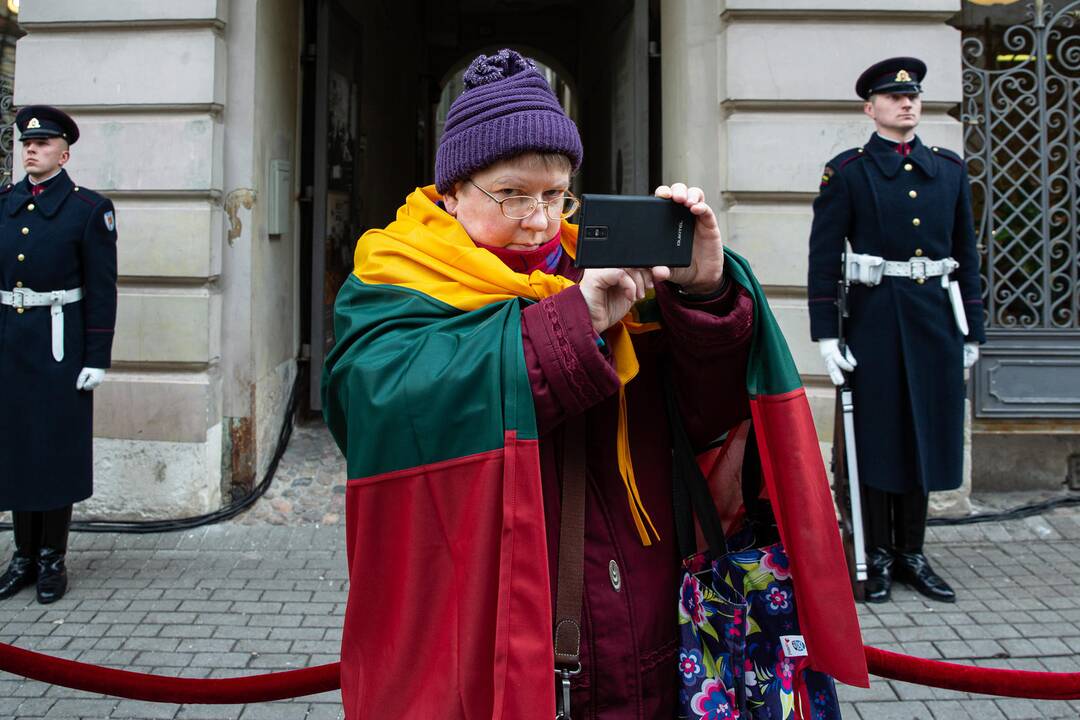 Vasario 16-osios minėjimas prie Lietuvos nepriklausomybės signatarų namų