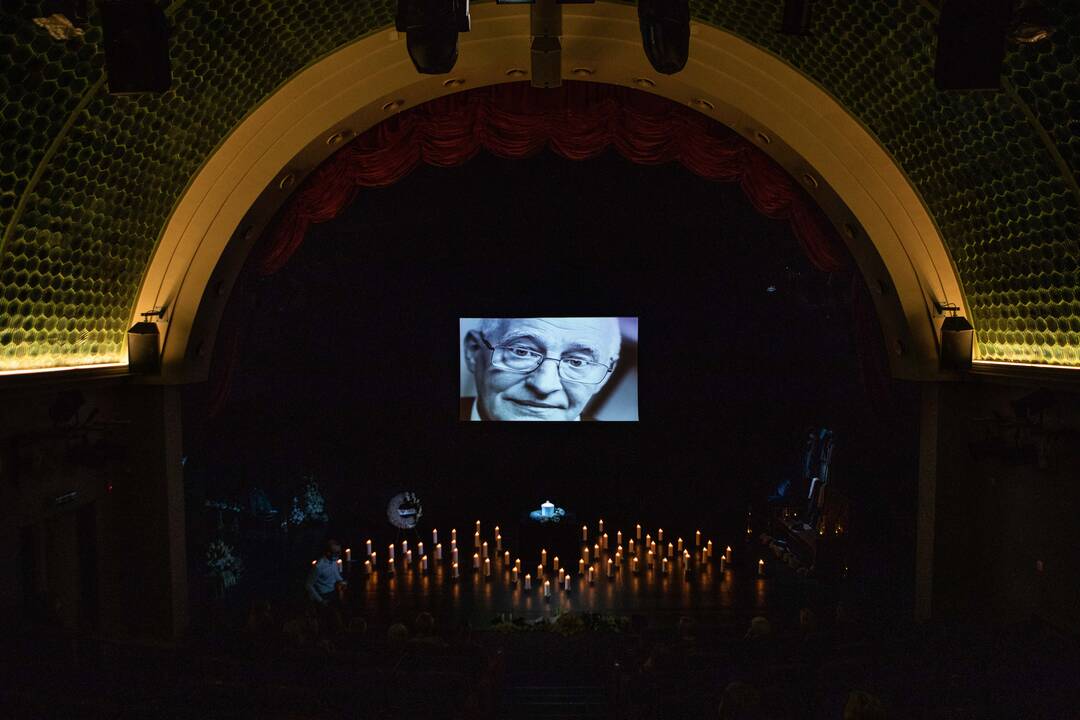 Vilniaus mažajame teatre atsisveikinama su mirusiu aktoriumi G. Girdvainiu