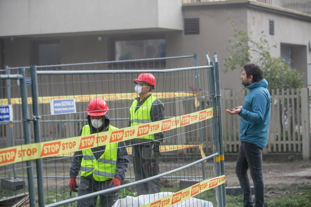 Žaliakalnyje toliau įžūliai naikinamas paveldo namas