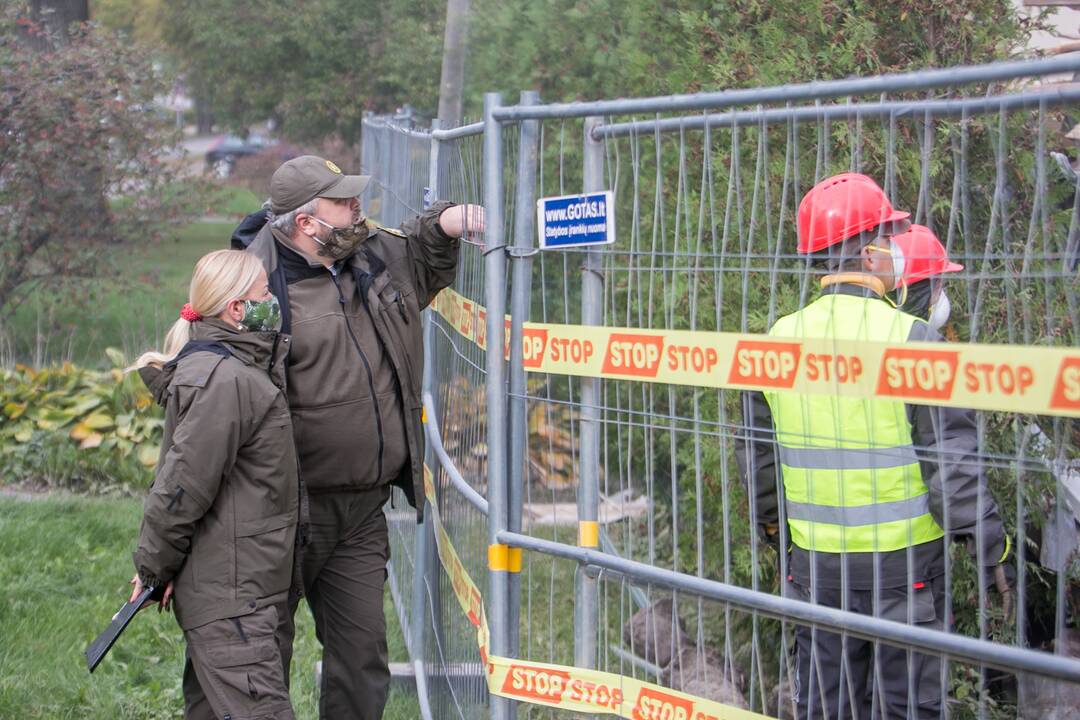 Žaliakalnyje toliau įžūliai naikinamas paveldo namas