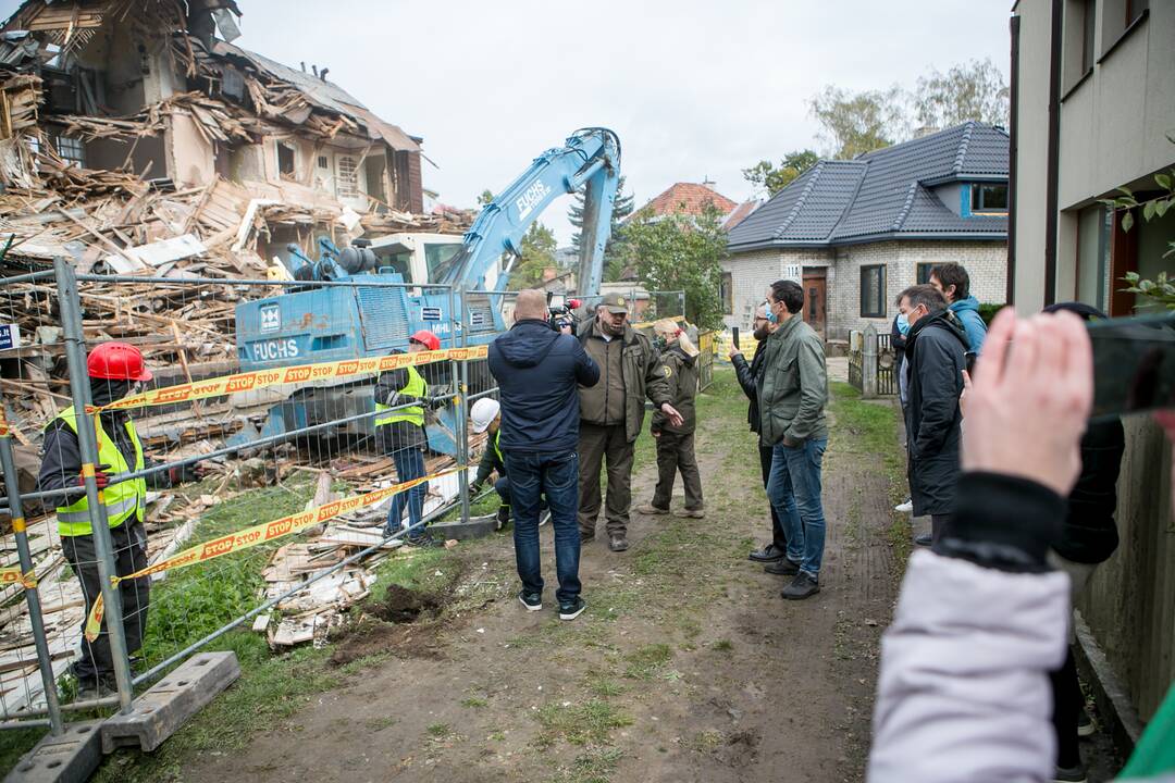 Žaliakalnyje toliau įžūliai naikinamas paveldo namas