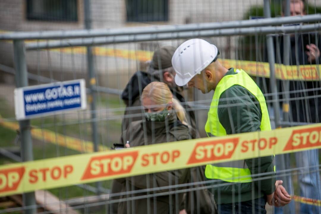 Žaliakalnyje toliau įžūliai naikinamas paveldo namas