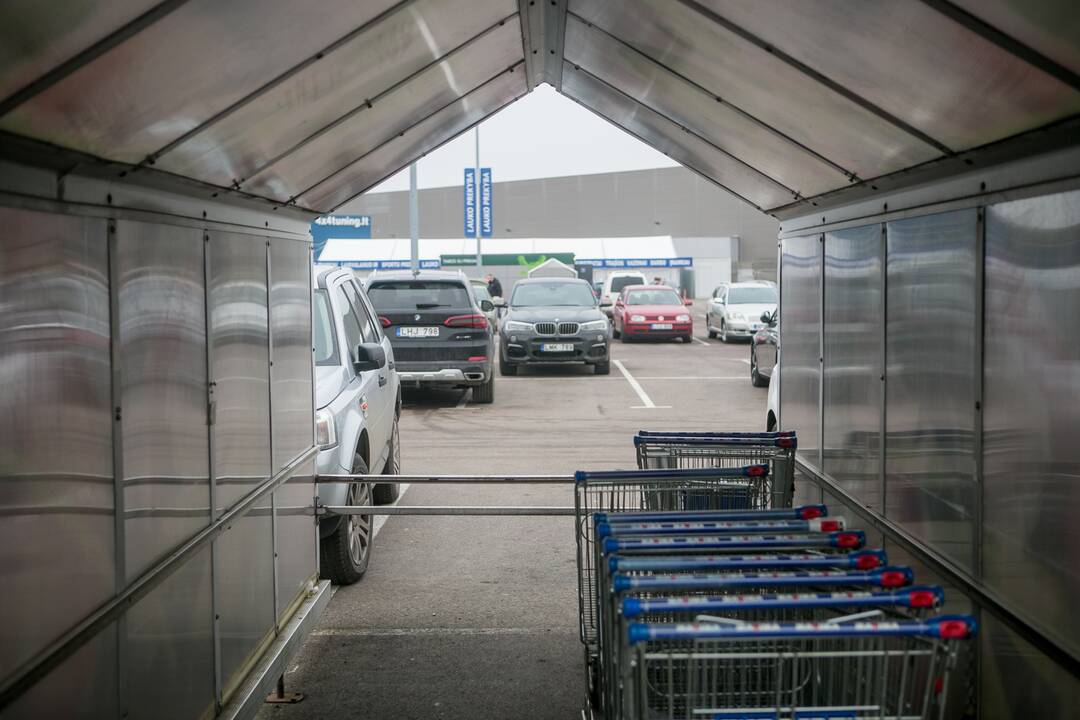 Pirkėjų apgultis Kauno prekybos centruose baigėsi