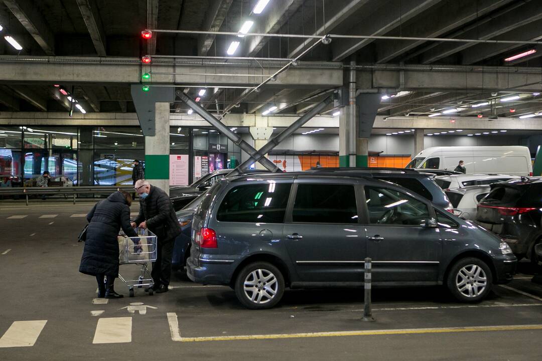 Pirkėjų apgultis Kauno prekybos centruose baigėsi