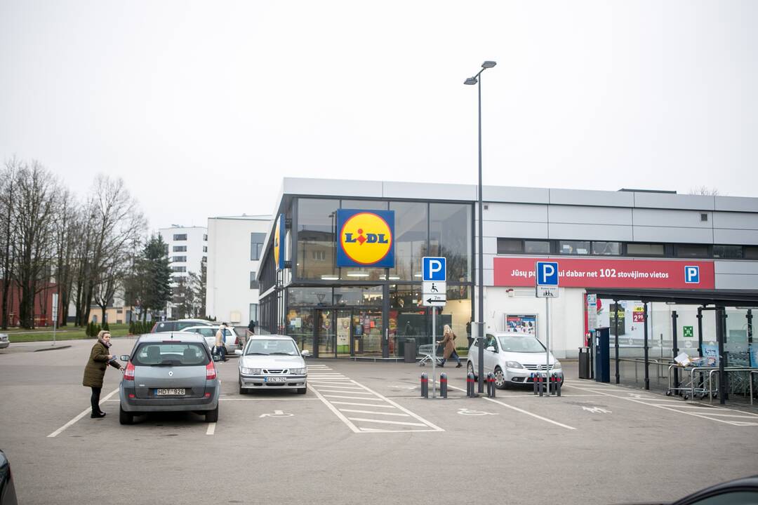 Pirkėjų apgultis Kauno prekybos centruose baigėsi