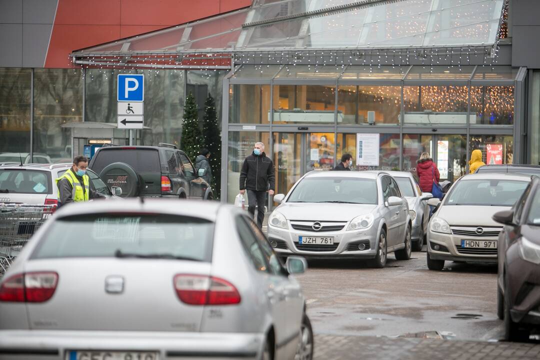 Pirkėjų apgultis Kauno prekybos centruose baigėsi