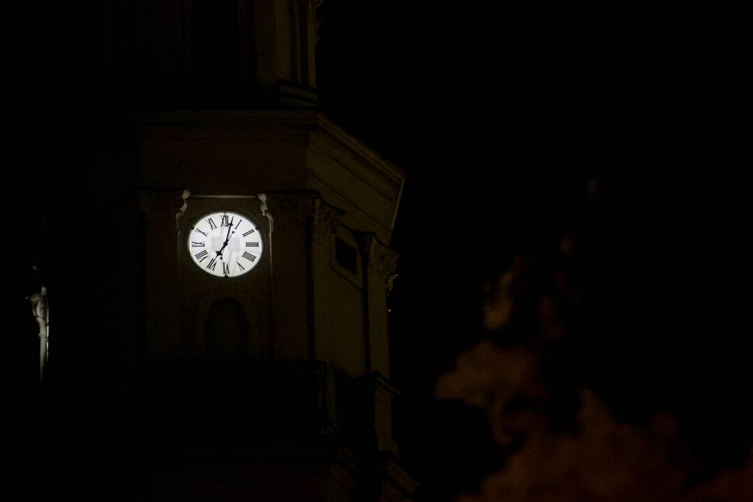 Pagerbiant COVID-19 aukas išjungta Kauno Kalėdų eglė