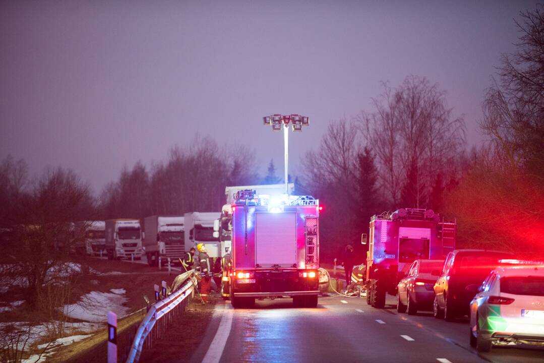 Tragedija Raseinių rajone: apvirtusioje „Audi“ rastas 18-mečio kūnas 