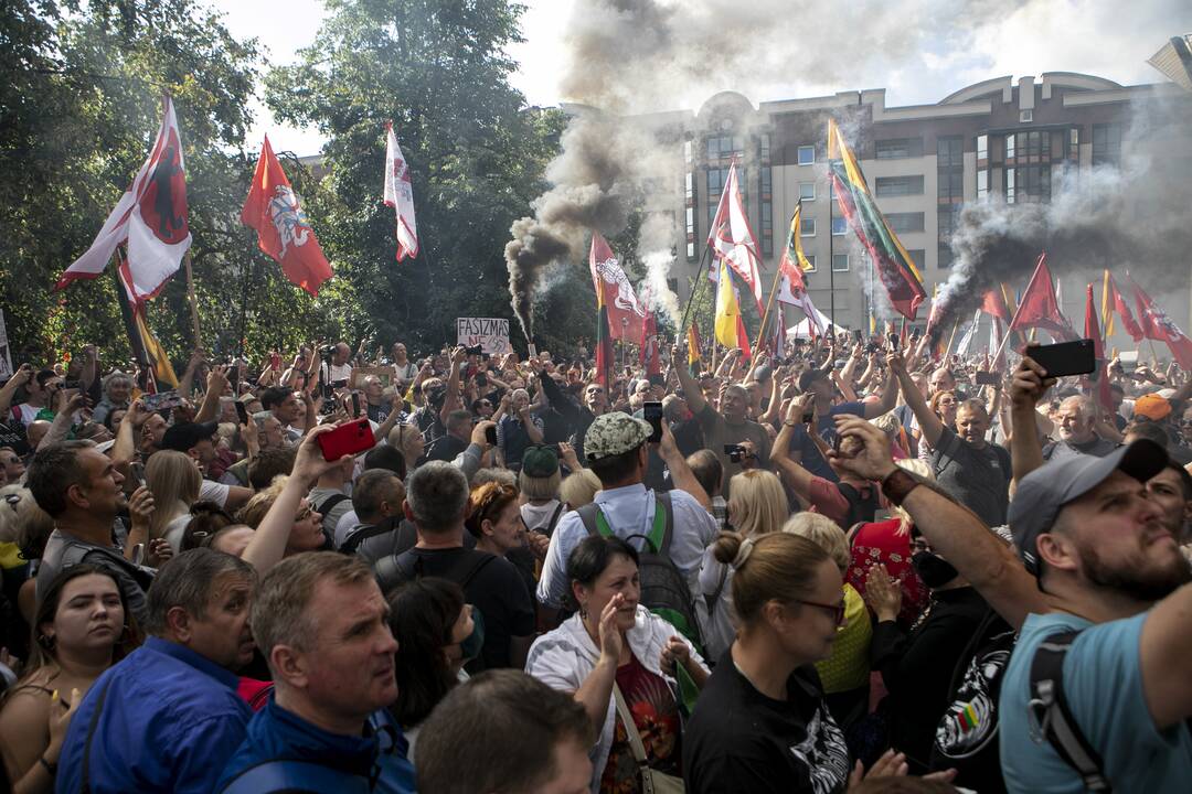 Protestas prie Seimo prieš COVID-19 ribojimus