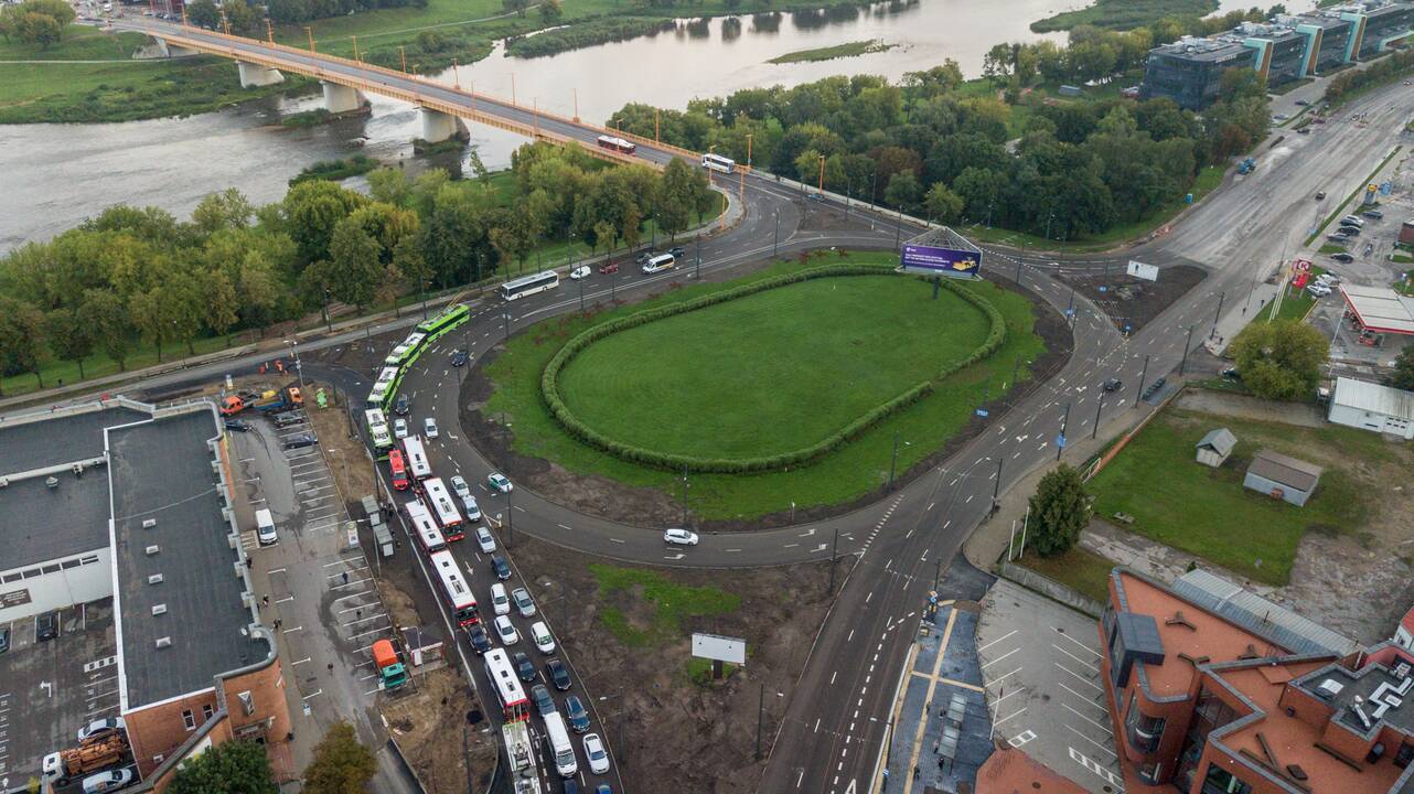 Atnaujintas eismas Pilies žiedu
