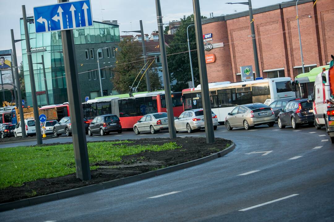 Atnaujintas eismas Pilies žiedu