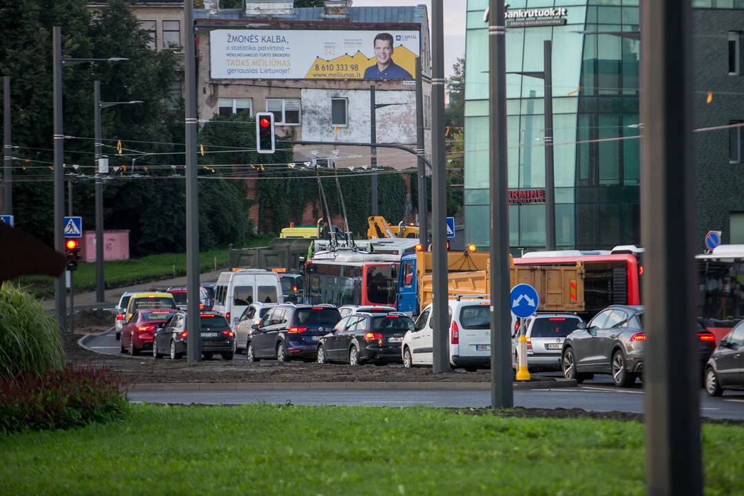 Atnaujintas eismas Pilies žiedu
