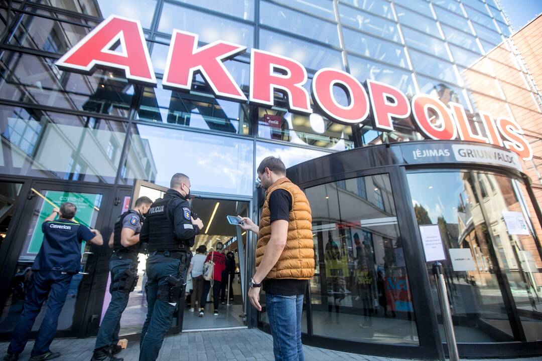 Antanas Kandrotas-Celofanas bandė be galimybių paso patekti į „Akropolį“